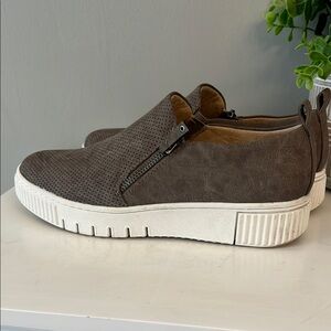 Women’s Casual Slip-On Shoes